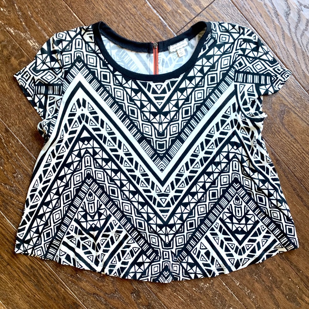 Women’s tribal flowy crop tee with zipper